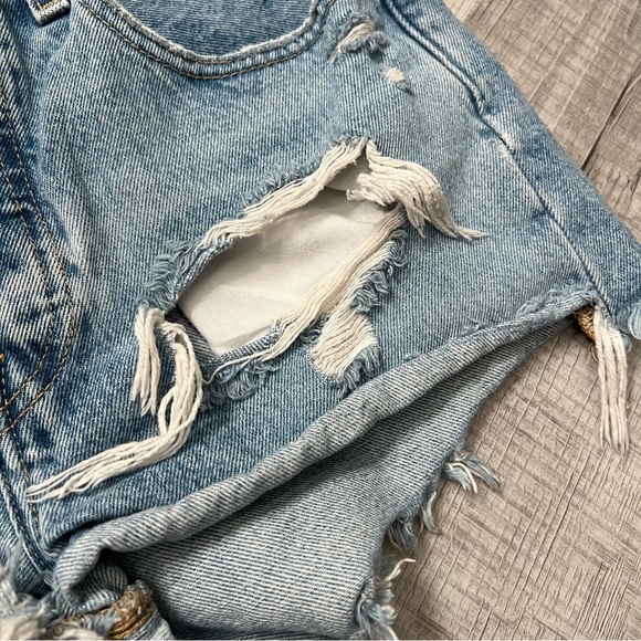 LEVI’S PREMIUM 501 Medium Light Wash Distressed High Rise Cutoff Denim Shorts 26 - Picture 6 of 16